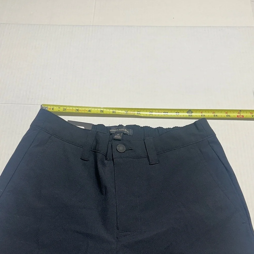 NWT Banana Republic black comfort flat Shorts comfort waist pockets and zipper